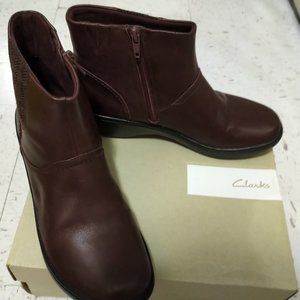 Clarks Women's Delana Joleen Boot, Burgundy